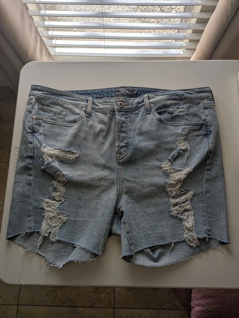 Torrid distressed denim shorts 18